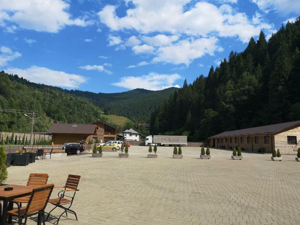 Hotel D' Magic Brosteni Exterior foto